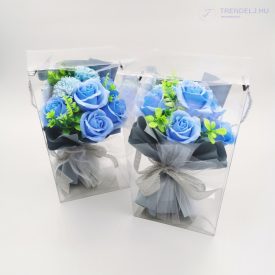 Kék szappanrózsa csokor átlátszó díszdobozban