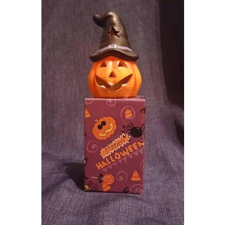 Halloween dekoráció tök kalappal, LED világítással