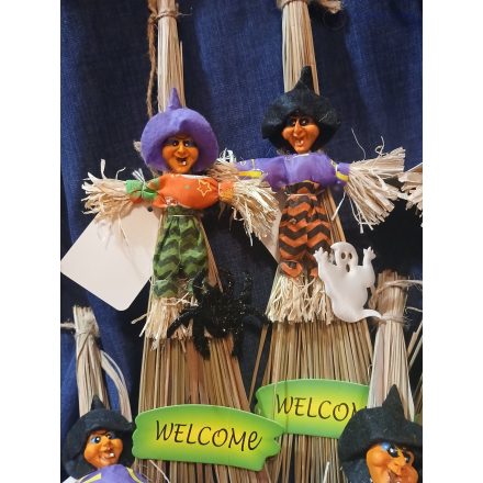 Halloween seprűs ajtódísz 35 cm