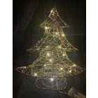 Ezüst karácsonyfa meleg fehér fényekkel