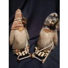 Plüss manó szánkon 37 cm