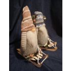 Plüss manó szánkon 37 cm